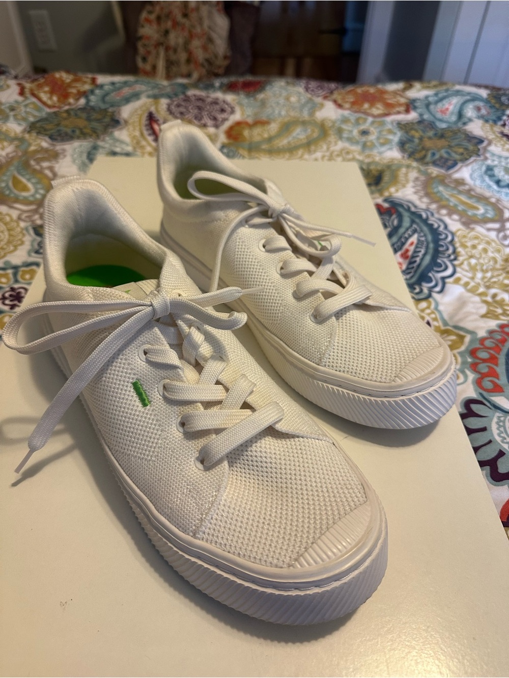Cariuma White Textured Canvas Sneakers Sz 9